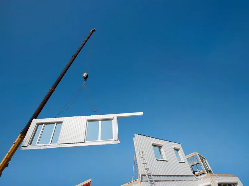 Grue de construction sur un projet d'envergure